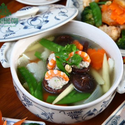 Canh mộc nhĩ nấm hương hải sản