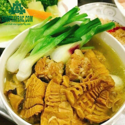 Canh măng mầm nấu xương