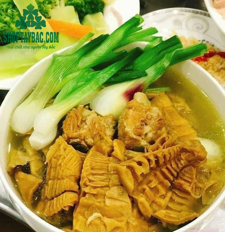 Canh măng mầm nấu xương