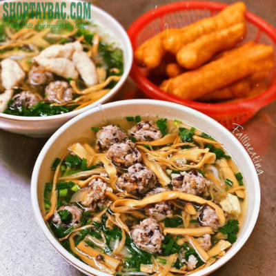 Canh măng nấu mọc