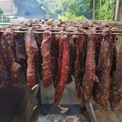 Thịt bò gác bếp chế biến thủ công