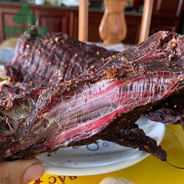 Thịt bò gác bếp được chế biến từ 100% bò bản