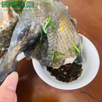 Thịt gà đen hơ mông luộc chấm chẩm chéo giã tay