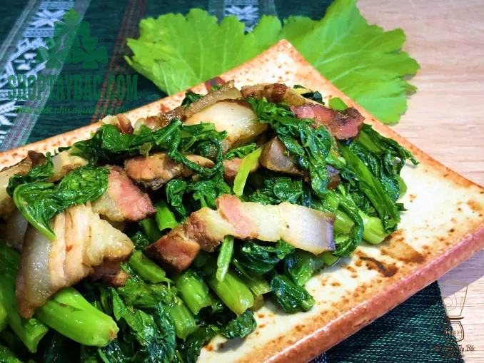 Thịt trâu gác bếp xào rau