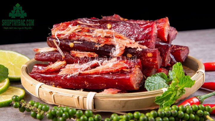 Thịt nai gác bếp trên bàn nhậu