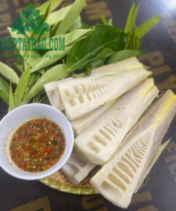 Măng luộc chấm mắm tỏi ớt