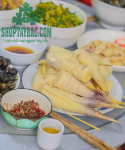Măng luộc chấm mắm tỏi ớt