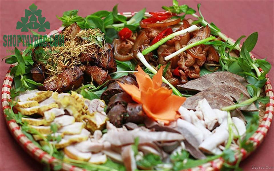 Cỗ lá lợn mán