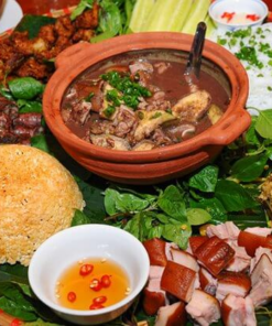 Cỗ lá thịt lợn mán đen