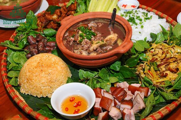 Cỗ lá thịt lợn mán đen