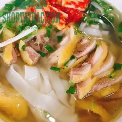 Măng tre ngâm tỏi ớt ăn kèm bún, phở, mỳ tôm