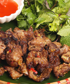 Thịt lợn nướng than hoa thơm ngon đặc trưng