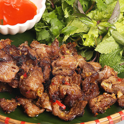 Thịt lợn nướng than hoa thơm ngon đặc trưng