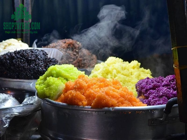 Xôi ngũ sắc được làm trong các dịp đặc biệt của người Tây Bắc