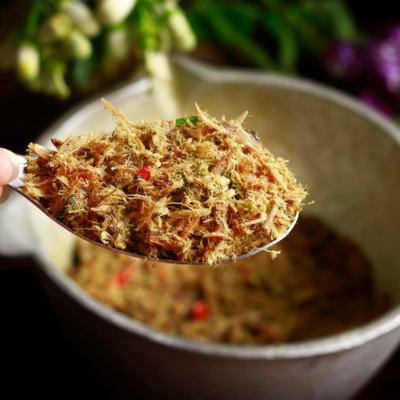 Cá khô giã ớt là món ăn đặc trưng của người dân Tây Bắc khi đi rừng