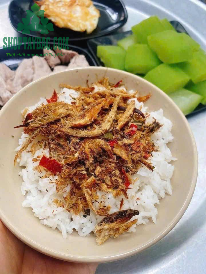Cá khô giã ớt phù hợp cho mọi đối tượng