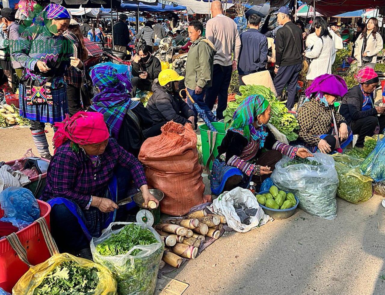 Chợ phiên là nơi giao lưu văn hóa, trao đổi hàng hóa của các dân tộc trong khu vực