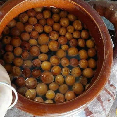 Chum ngâm rượu mơ má đào