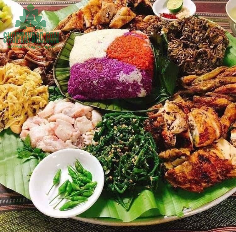Cỗ lá gọi trọn văn hóa ẩm thực Tây Bắc
