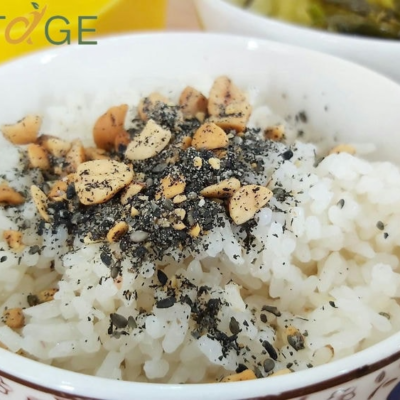 Cơm gạo tẻ râu Lai Châu