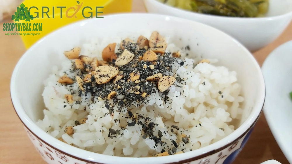 Cơm gạo tẻ râu Lai Châu