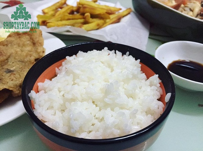 Cơm gạo tẻ râu thơm ngon đặc trưng, có vị ngọt hậu