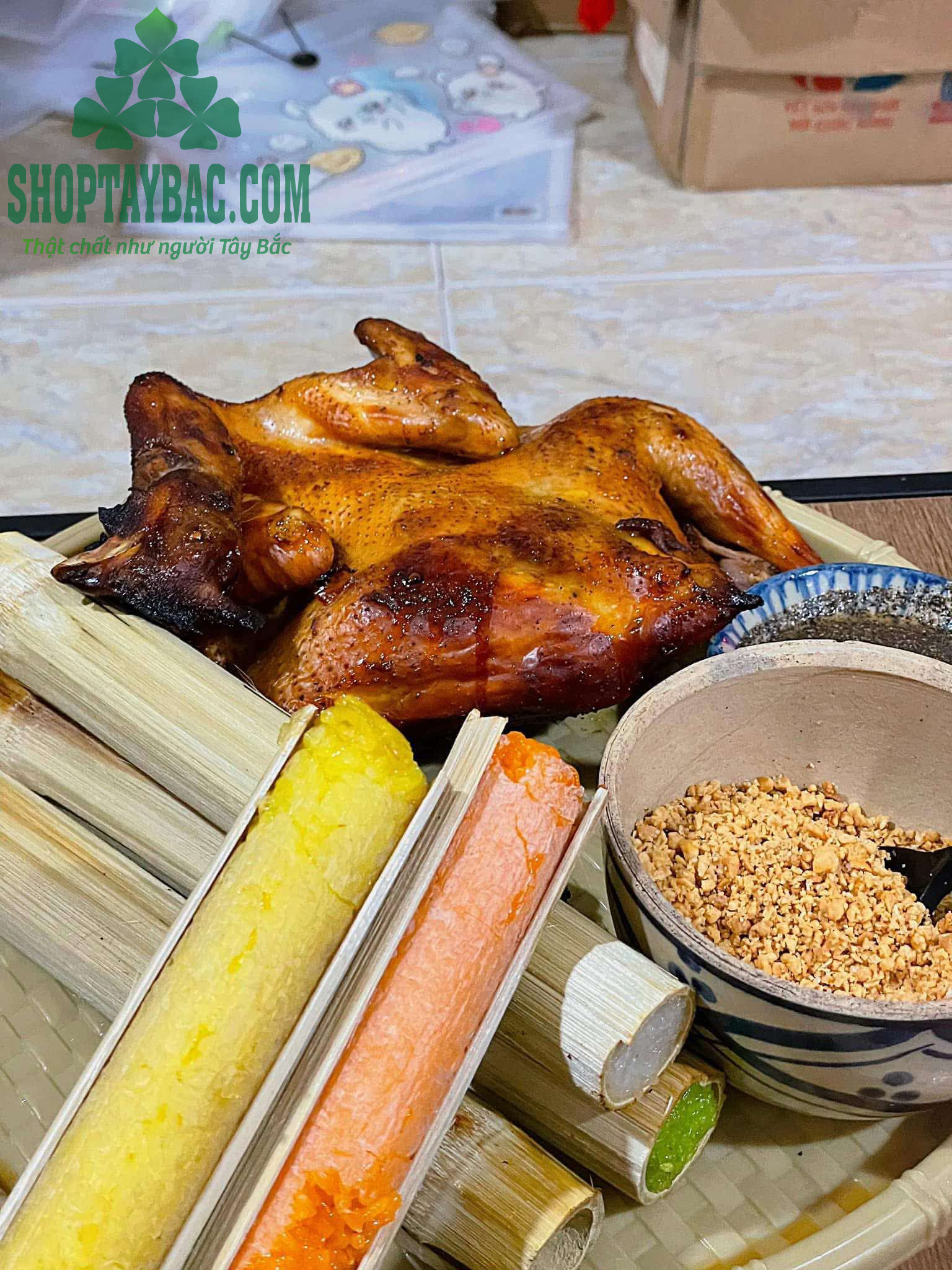 Cơm lam ăn kèm thịt nướng muối vừng