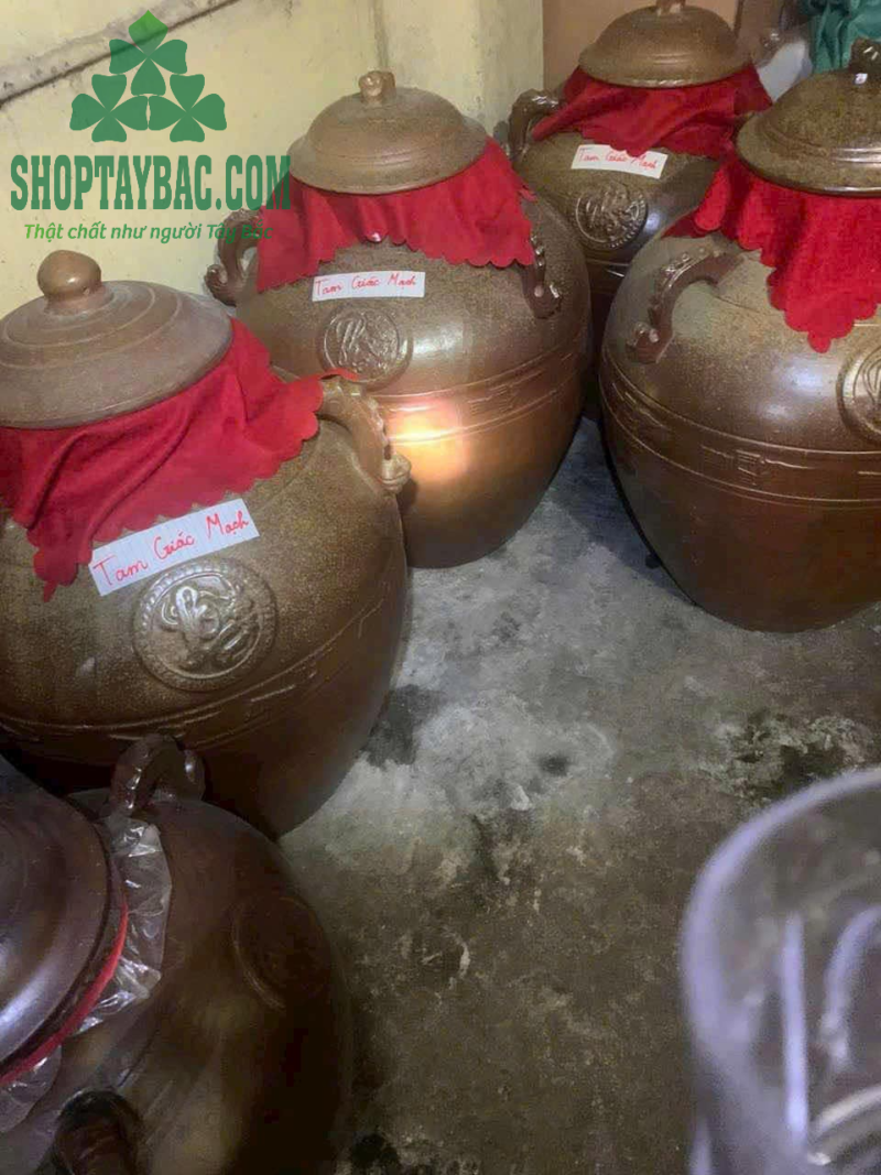 Rượu tam giác mạch Hà Giang (1 lít)