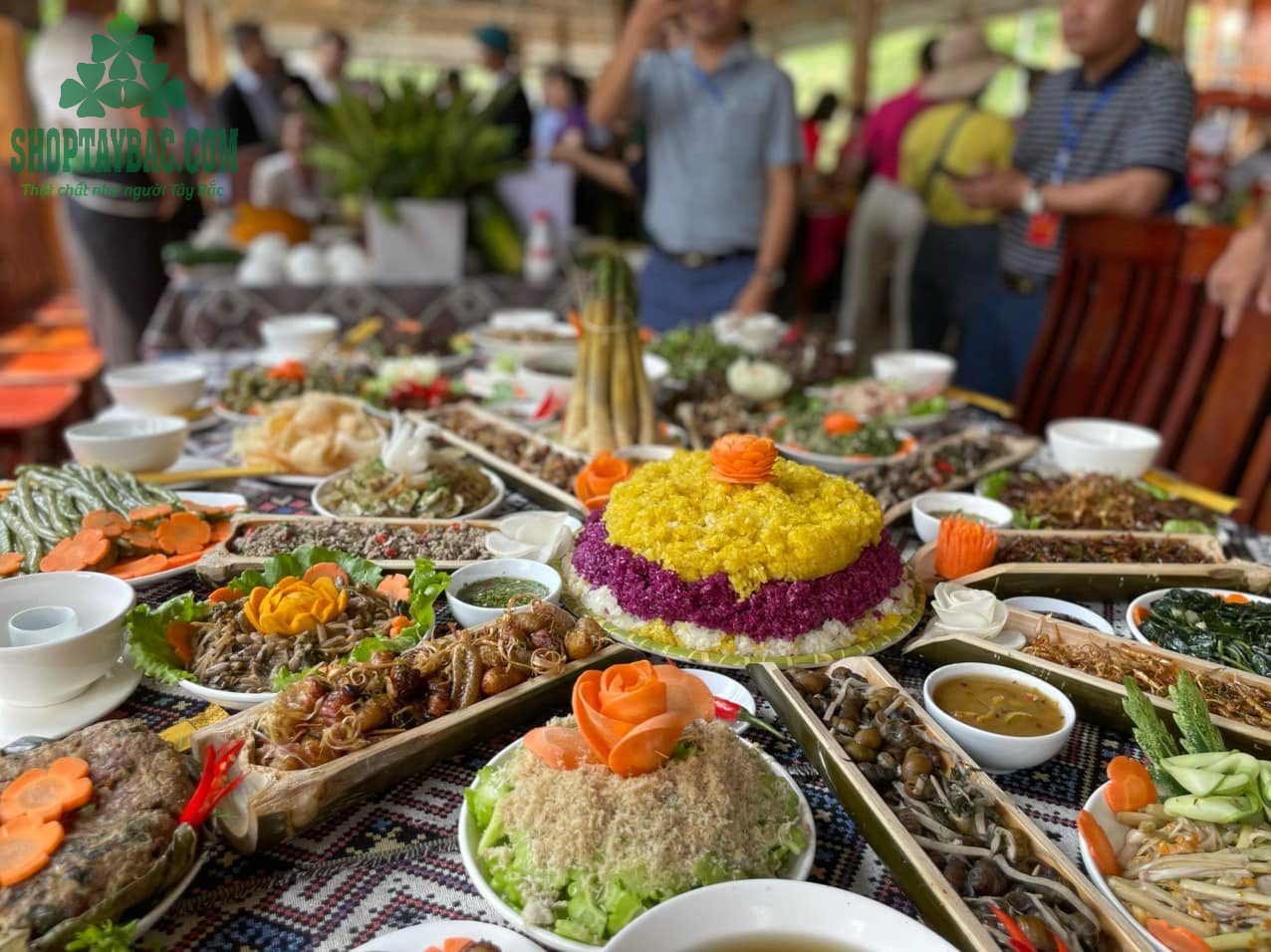 Mâm cỗ truyền thống của người Tây Bắc