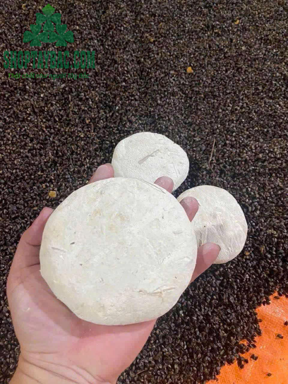 Men lá truyền thống của người Mông