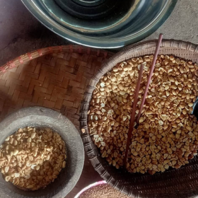 Muối lạc vừng chế biến thủ công