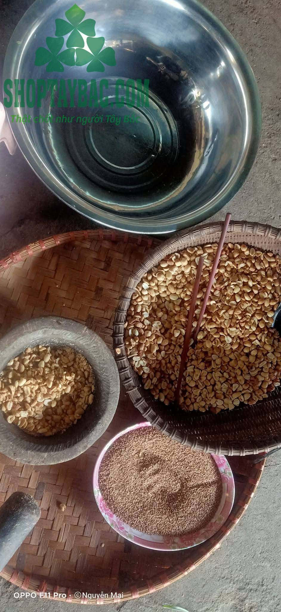 Muối lạc vừng chế biến thủ công