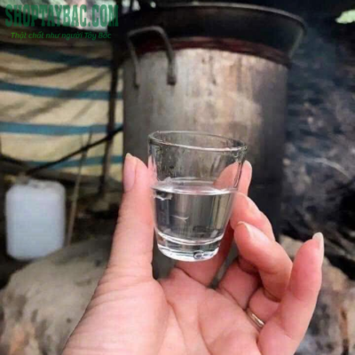 Rượu ngô men lá được nấu thủ công tại Hà Giang