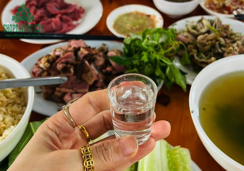 Rượu ngô men lá thơm ngon đặc trưng