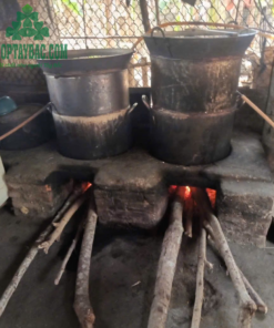 Rượu tam giác mạch được chế biến thủ công