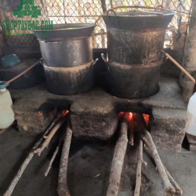 Rượu tam giác mạch được chế biến thủ công