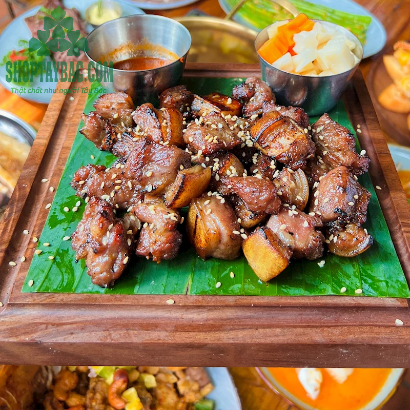 Dê nướng tảng chấm tương gừng