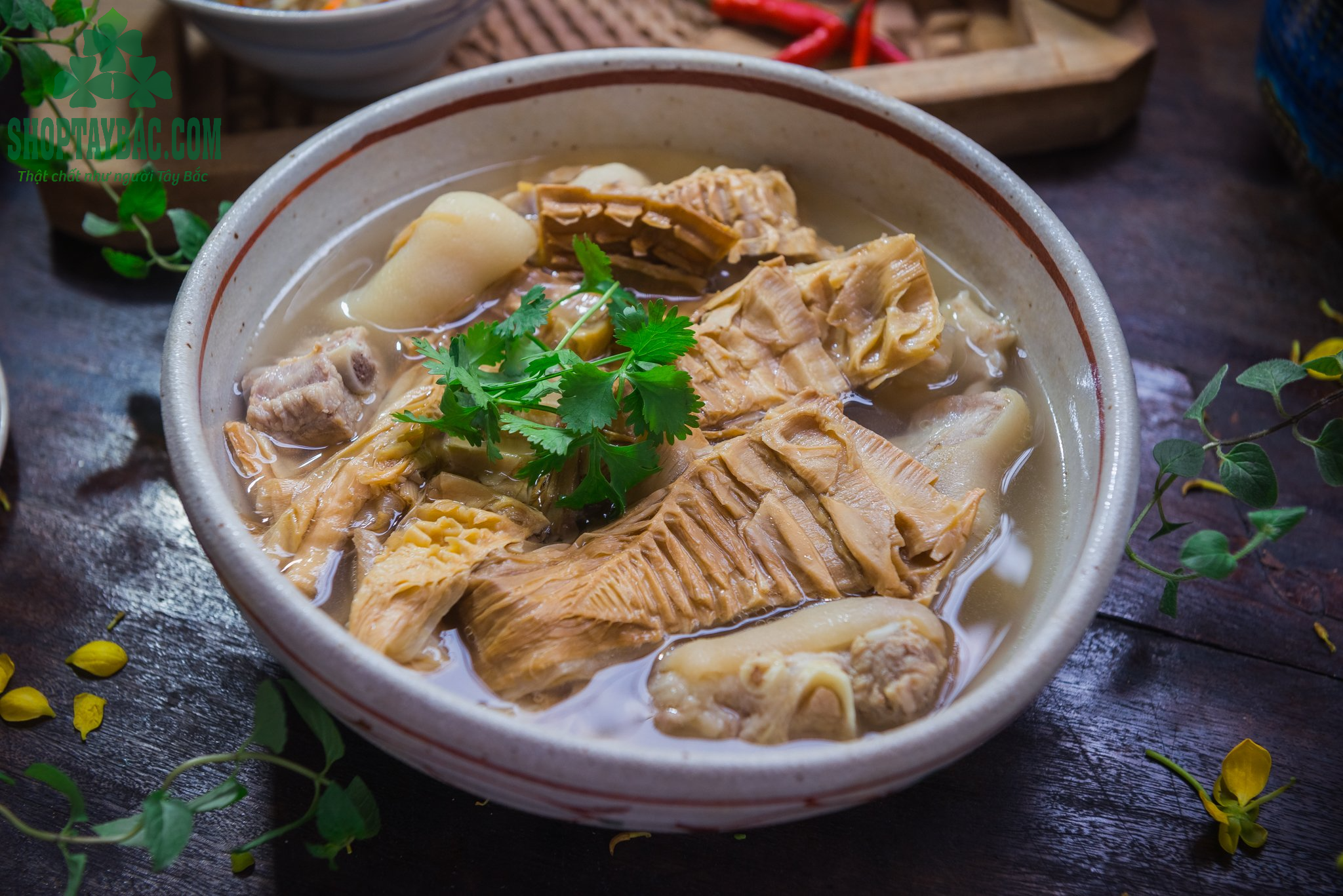 Canh măng khô hầm chân giò