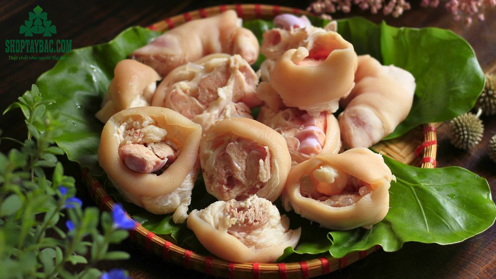 Chân giò heo sơ chế sạch hầm măng khô