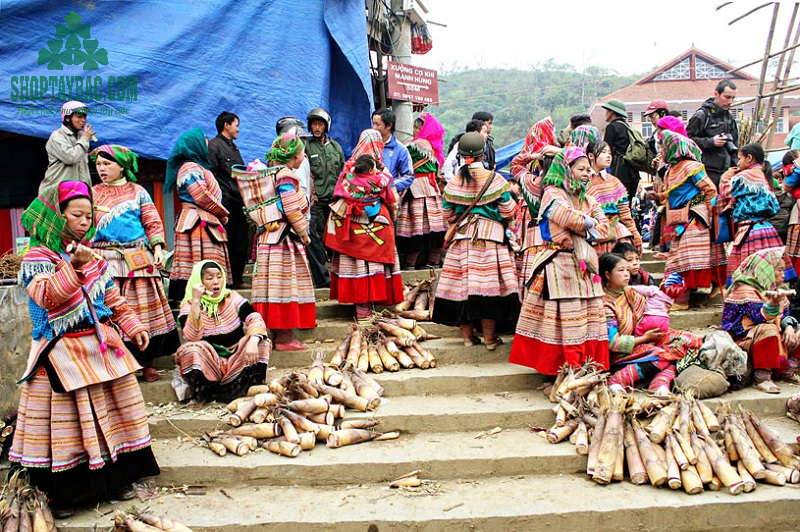 Chợ phiên Mường Hum