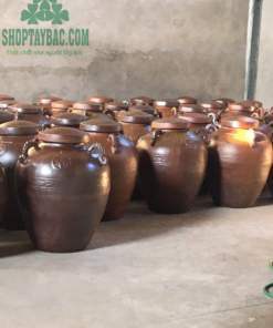 Rượu nếp quê được bảo quản chum sành