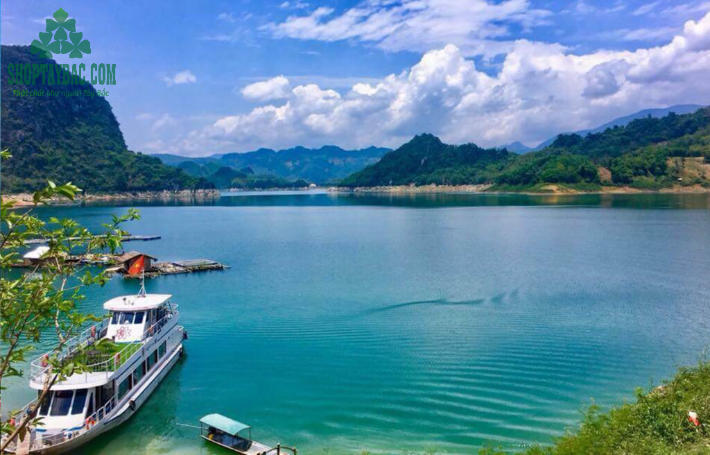 Du thuyền hồ Sông Đà thưởng ngoạn thiên nhiên kì vĩ
