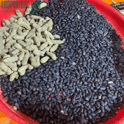 Lạc đen Tây Bắc bóc thủ công