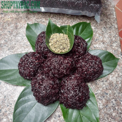 Xôi nếp cẩm mềm dẻo, thơm chuẩn vị Tây Bắc