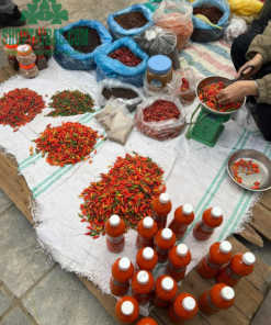 Tương ớt Mường Khương được chế biến thủ công theo công thức gia truyền