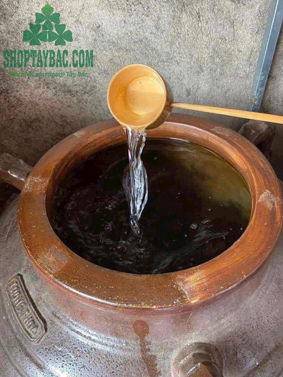 Rượu men lá hạ thổ chum sành