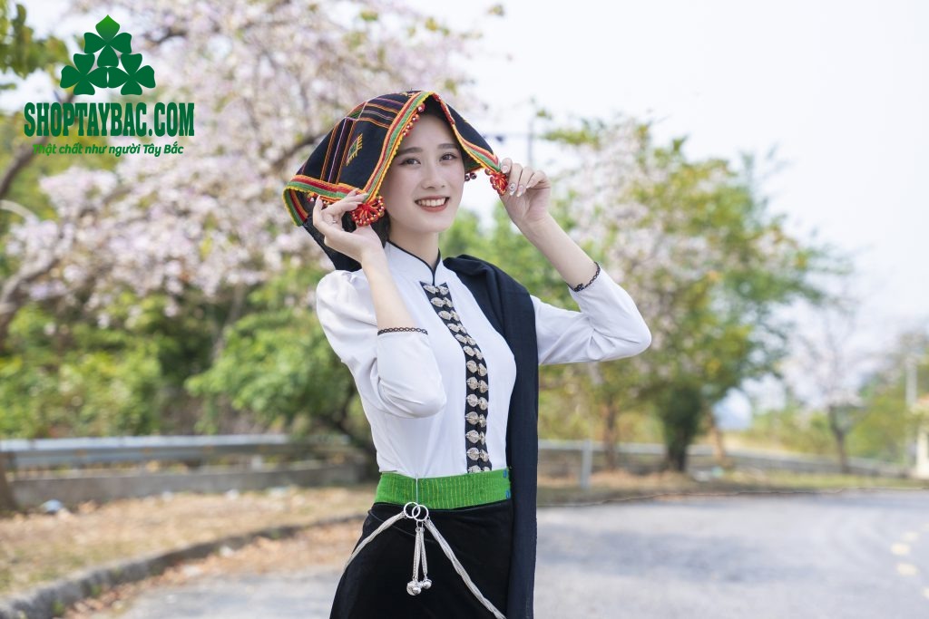Người Thái Tây Bắc với trang phục truyền thống